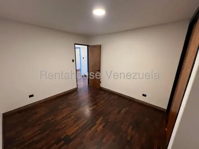 Remodelado APartamento venta Chuao MLS 26-18996 - 12