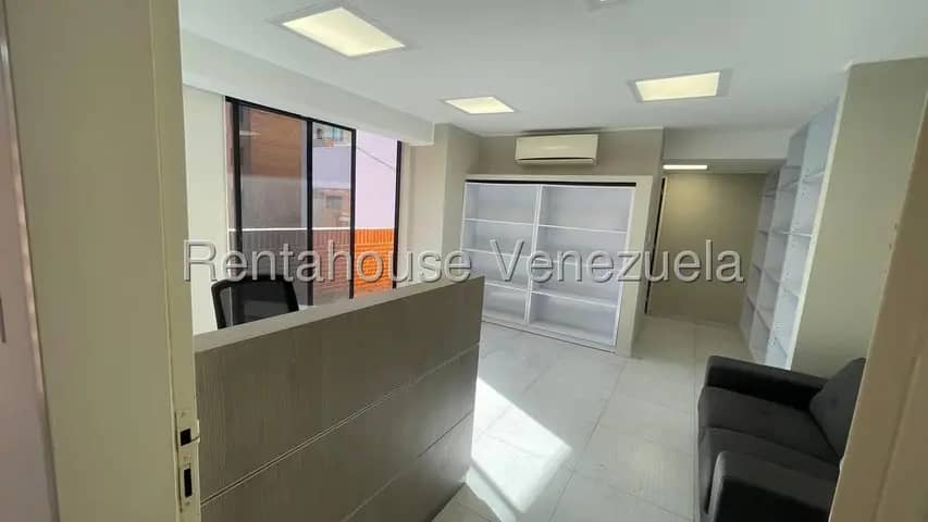 Precioso y minimalista oficina alquiler La Boyera MLS 26-19548