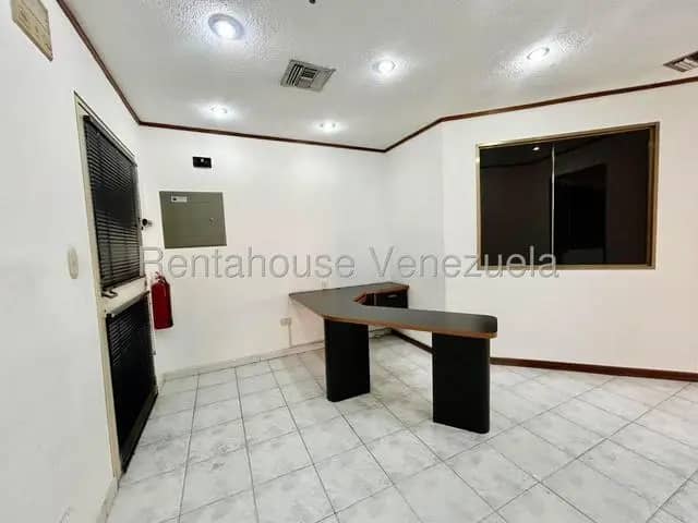 Oficina lista en alquiler Av Romulo Gallego MLS 26-19616
