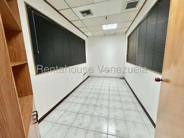 Oficina lista en alquiler Av Romulo Gallego MLS 26-19616 - 4