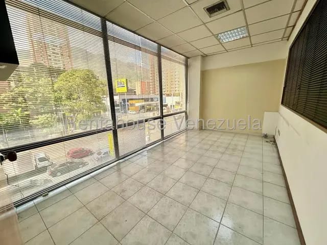 Oficina lista en alquiler Av Romulo Gallego MLS 26-19616 - 5
