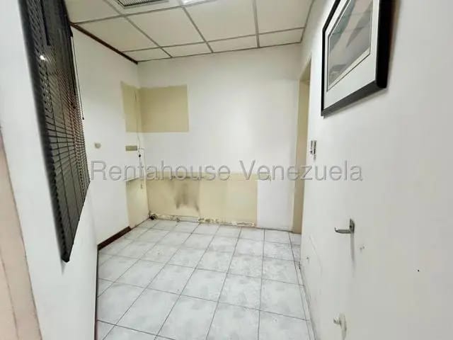 Oficina lista en alquiler Av Romulo Gallego MLS 26-19616 - 8