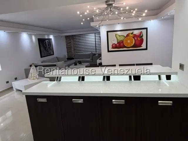 Moderno y Remodelado Apartamento venta El Cigarral MLS 26-19586 - 11