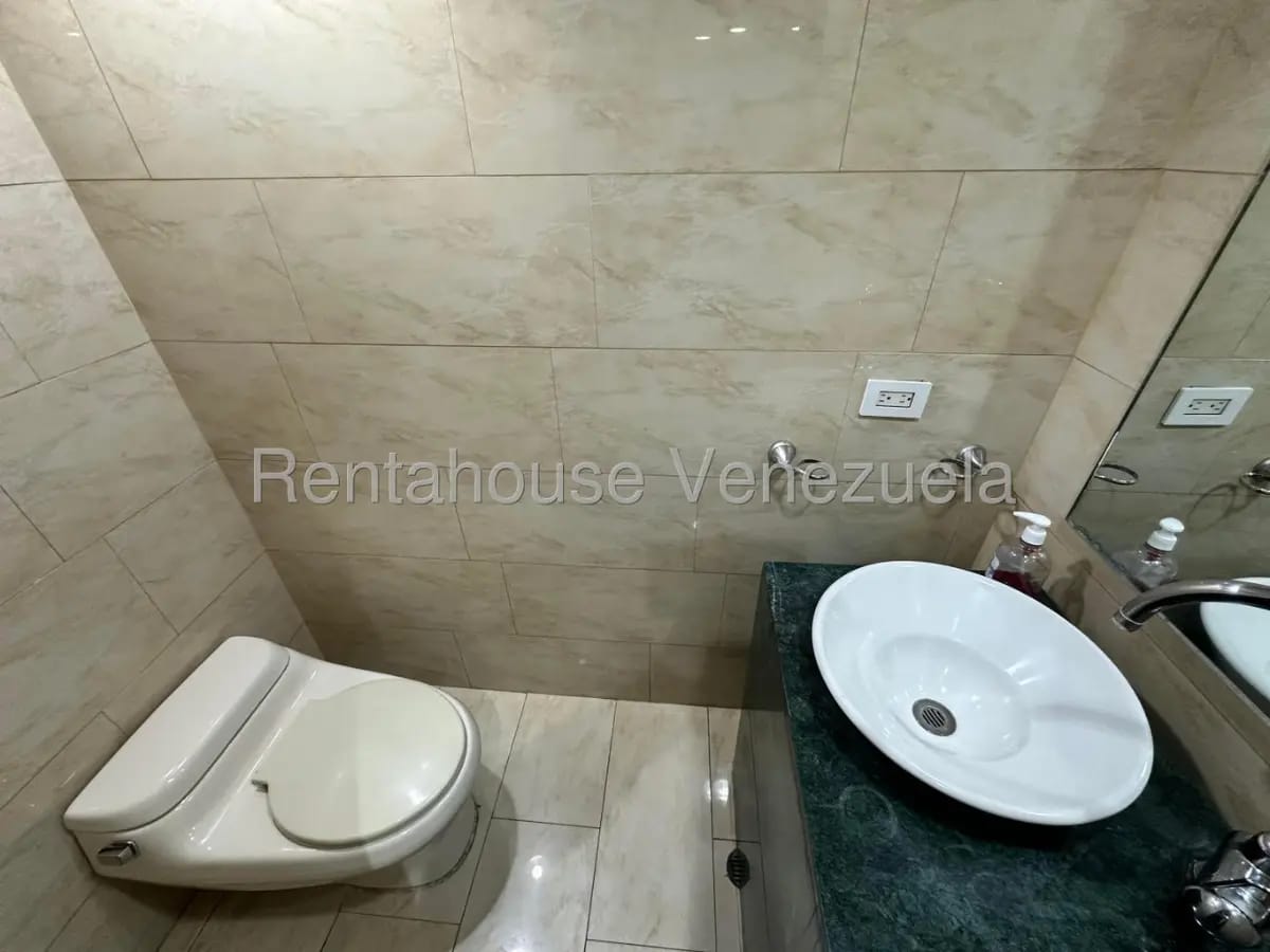 TRemenda Oficina venta El Rosal MLS 280.000 - 2