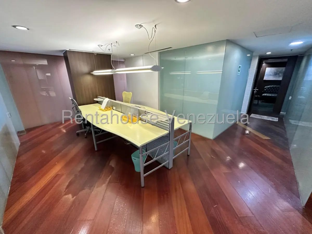 TRemenda Oficina venta El Rosal MLS 280.000 - 3