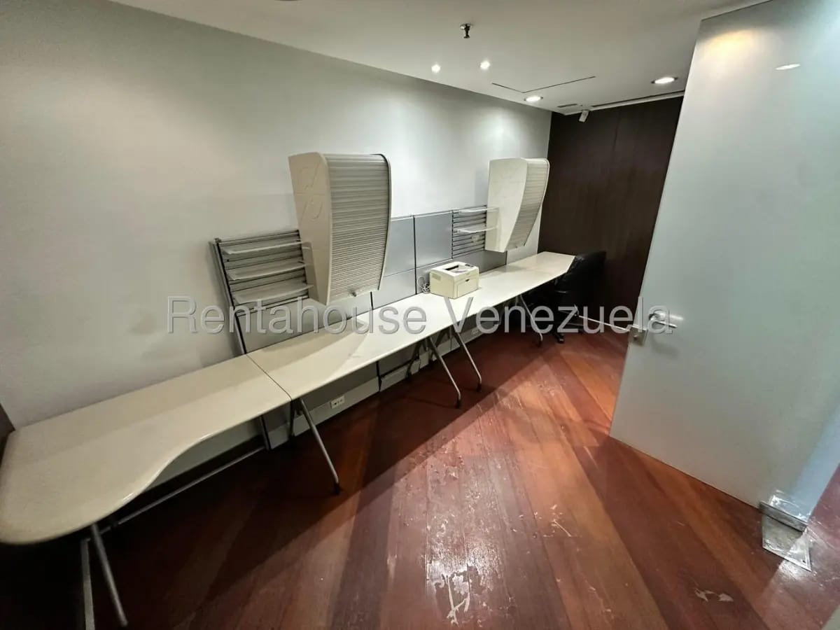 TRemenda Oficina venta El Rosal MLS 280.000 - 4