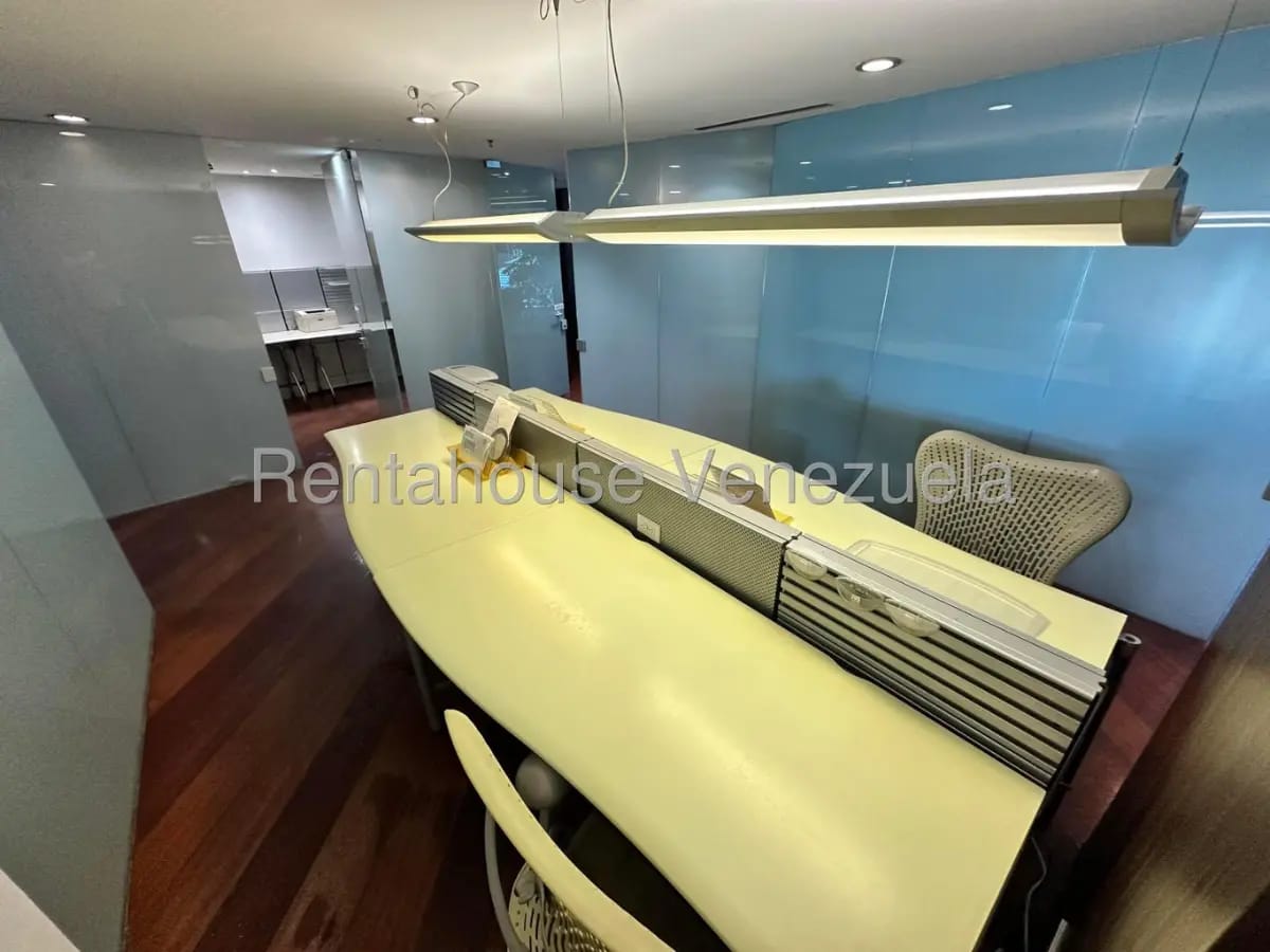 TRemenda Oficina venta El Rosal MLS 280.000 - 6