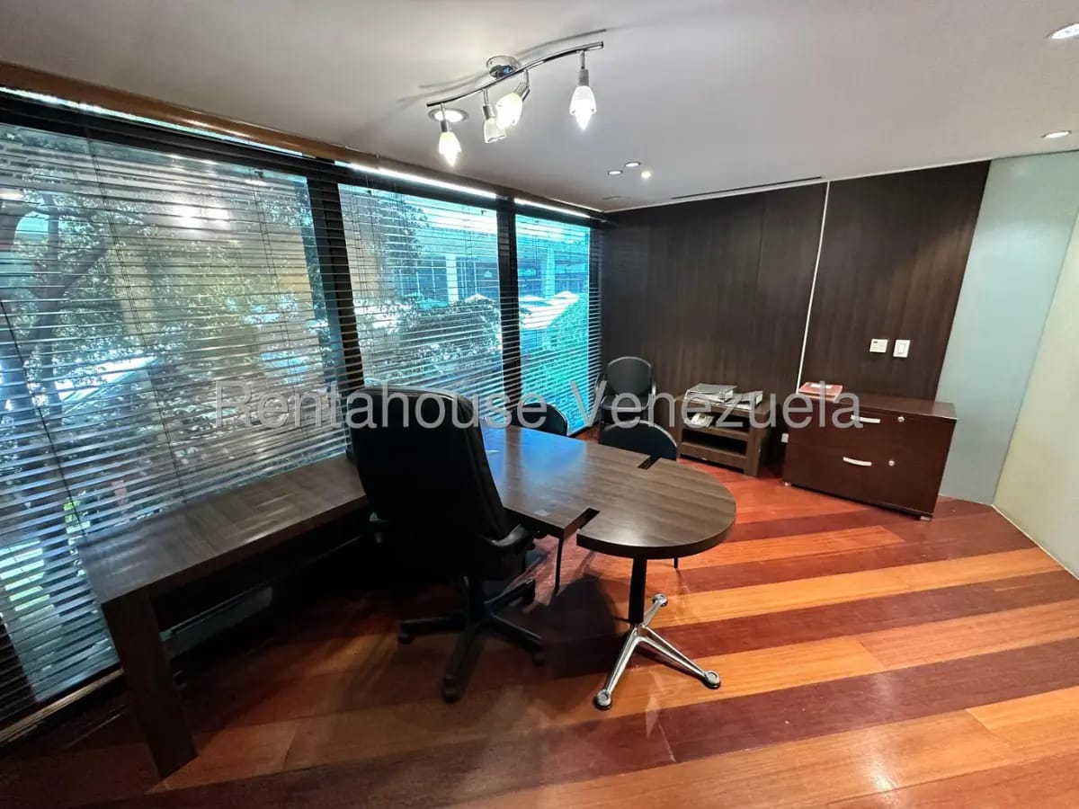 TRemenda Oficina venta El Rosal MLS 280.000 - 8