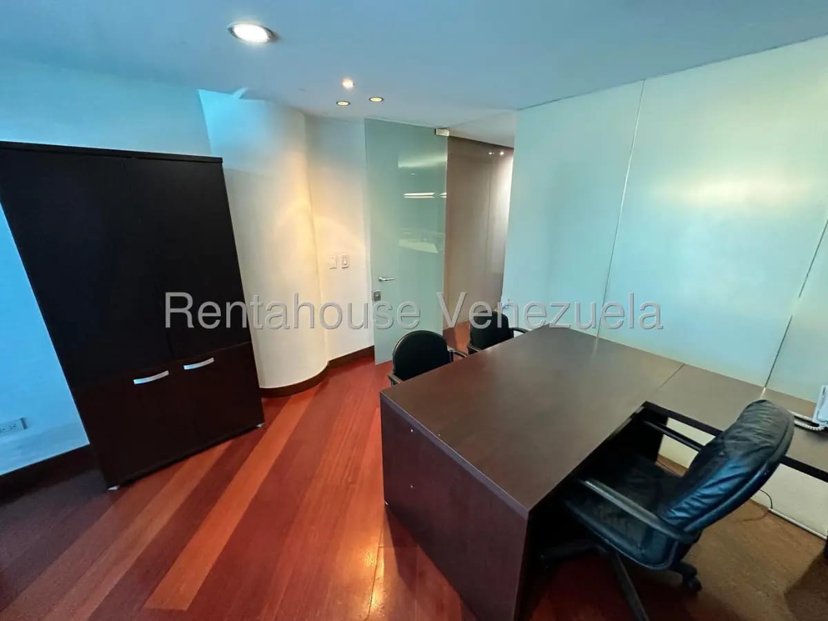 TRemenda Oficina venta El Rosal MLS 280.000 - 9