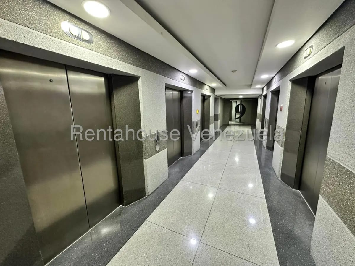 TRemenda Oficina venta El Rosal MLS 280.000 - 12