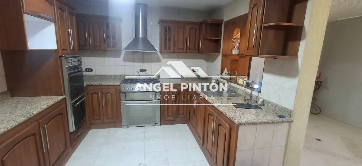 CASA EN VENTA LA FLORESTA MARACAIBO VENEZUELA API 8850 - 4