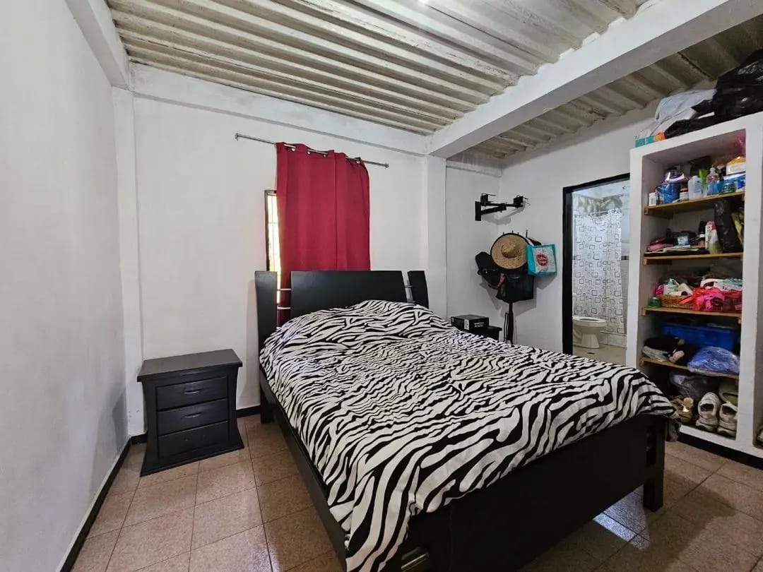 HERMOSA CASA UBICADA EN EL JUNQUITO ANTES DEL PUEBLO - 4