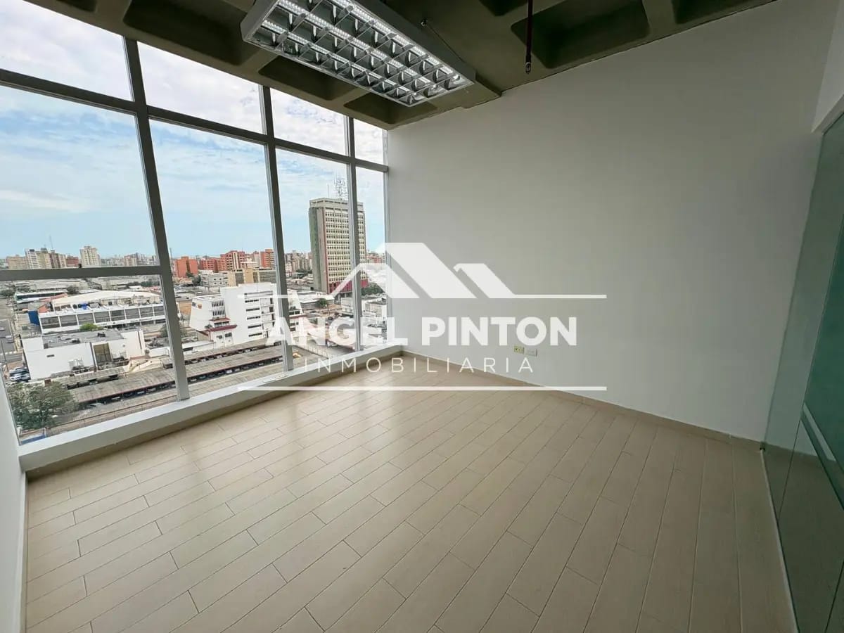 API 9390 OFICINA EN VENTA TORRE 13 MARACAIBO VENEZUELA $199,160.00