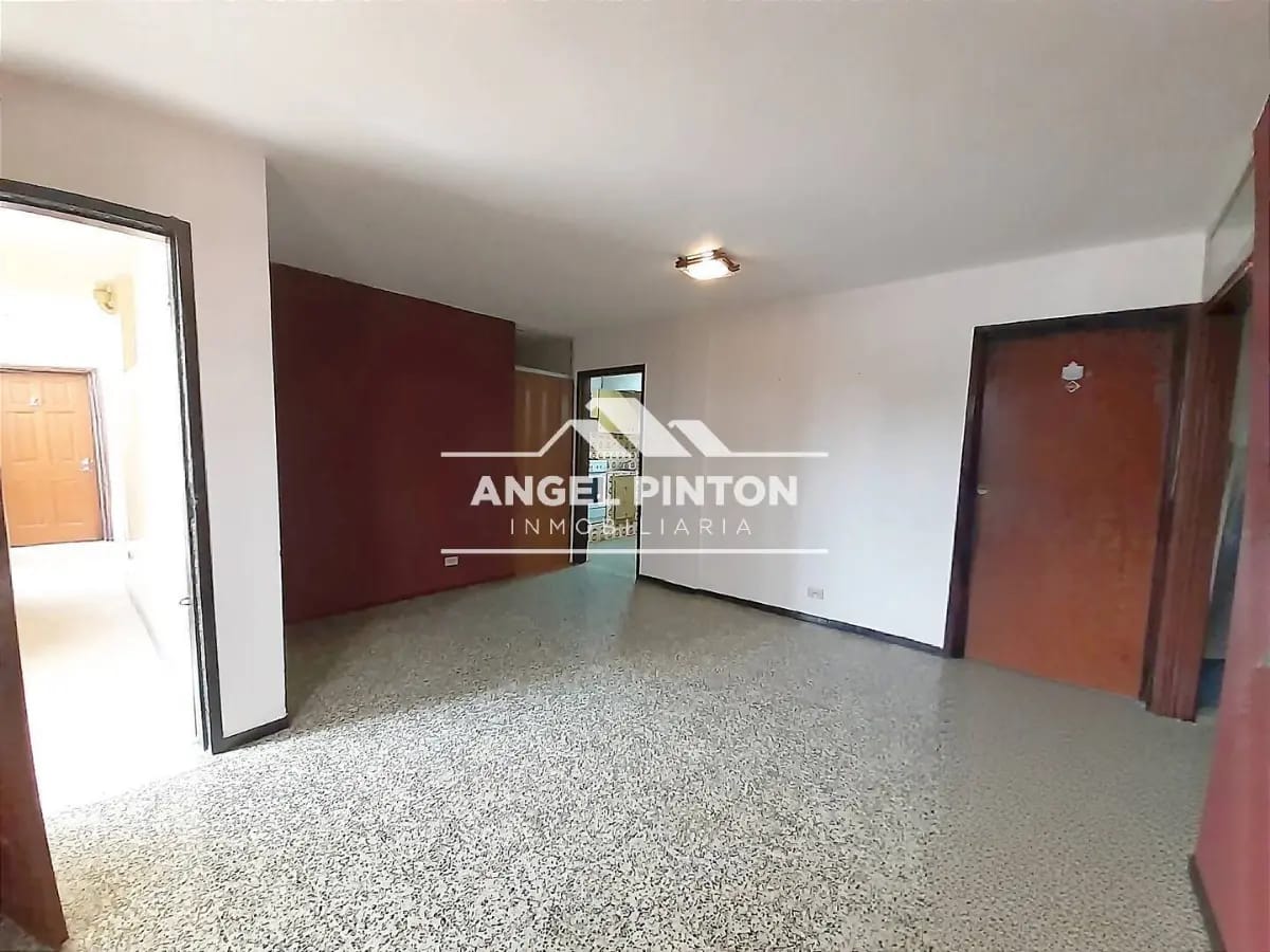 API 9056 APARTAMENTO EN ALQUILER EN LA TRINIDAD MARACAIBO VENEZUELA $ 320