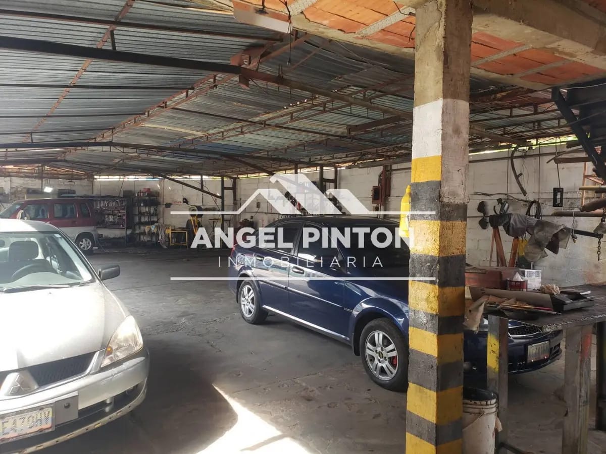 API 9380 LOCAL/TALLER CON 3 APARTAMENTOS VENTA EL PILAR MARACAIBO VENEZUELA API 9380 $195.000