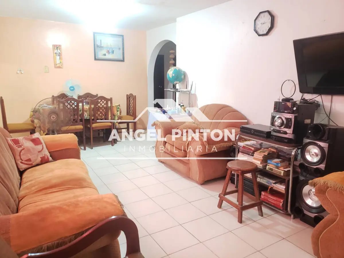 API 9380 LOCAL/TALLER CON 3 APARTAMENTOS VENTA EL PILAR MARACAIBO VENEZUELA API 9380 $195.000 - 2