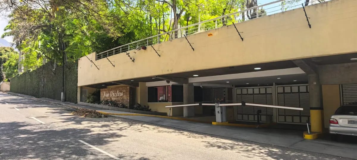 Exclusiva y Hermosa Casa en Los Chorros - 2