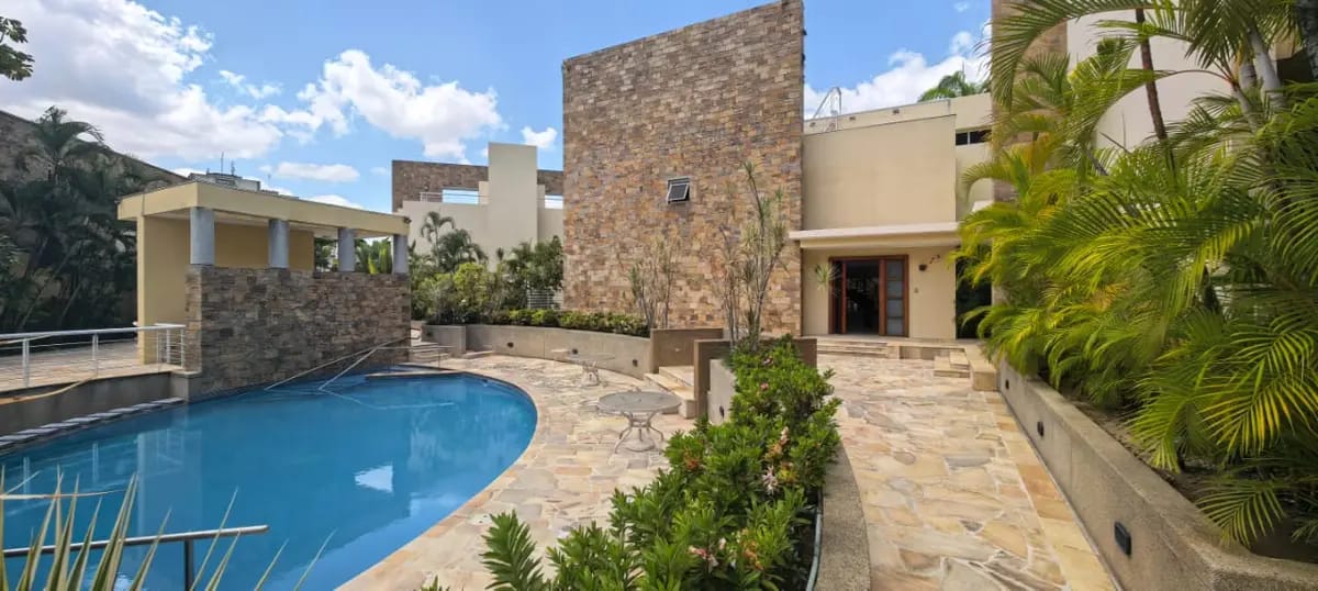 Exclusiva y Hermosa Casa en Los Chorros - 14