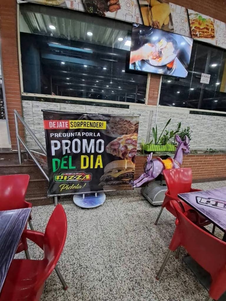 Ofrece Traspaso Maxi Pizza ubicado en la feria de comida del CC Anaco Center.. - 6
