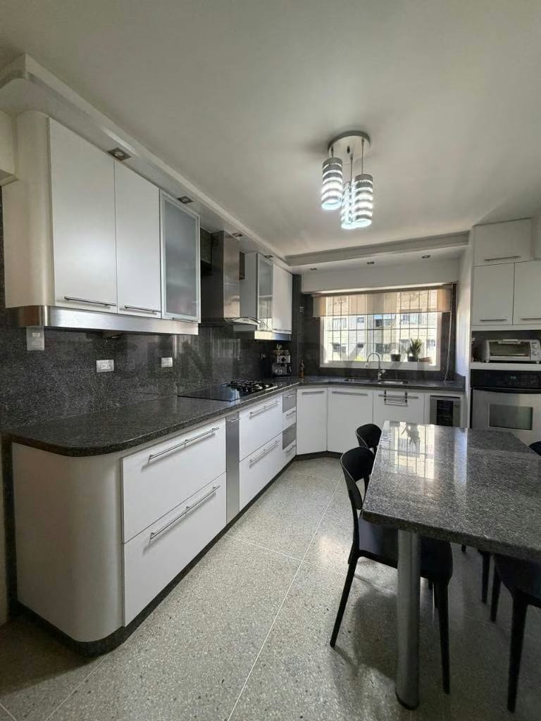 partamento En Venta En Montalban II 145mts2 4ha/3ba/1pe
