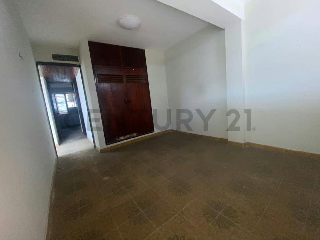 Edificio de 3 niveles en Av. 4 de Mayo, Porlamar, Margarita - 11