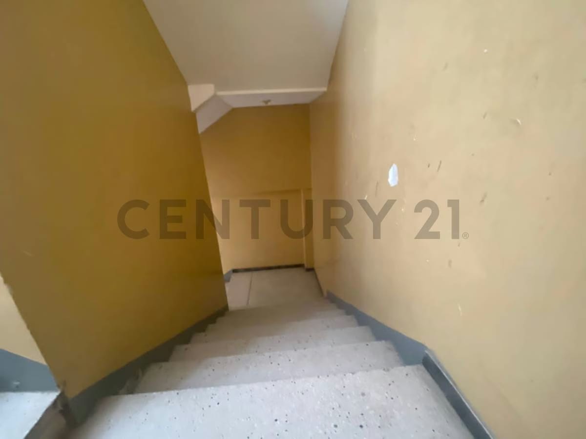Edificio de 3 niveles en Av. 4 de Mayo, Porlamar, Margarita - 14