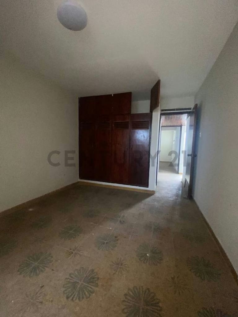 Edificio de 3 niveles en Av. 4 de Mayo, Porlamar, Margarita - 3