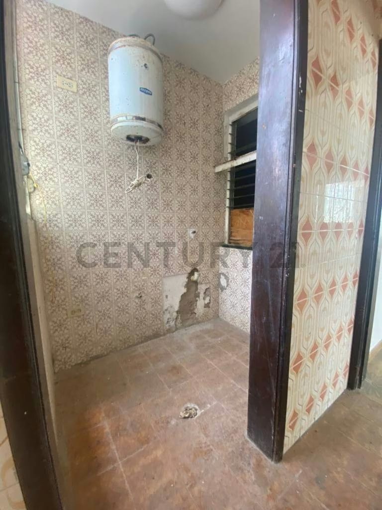 Edificio de 3 niveles en Av. 4 de Mayo, Porlamar, Margarita - 4