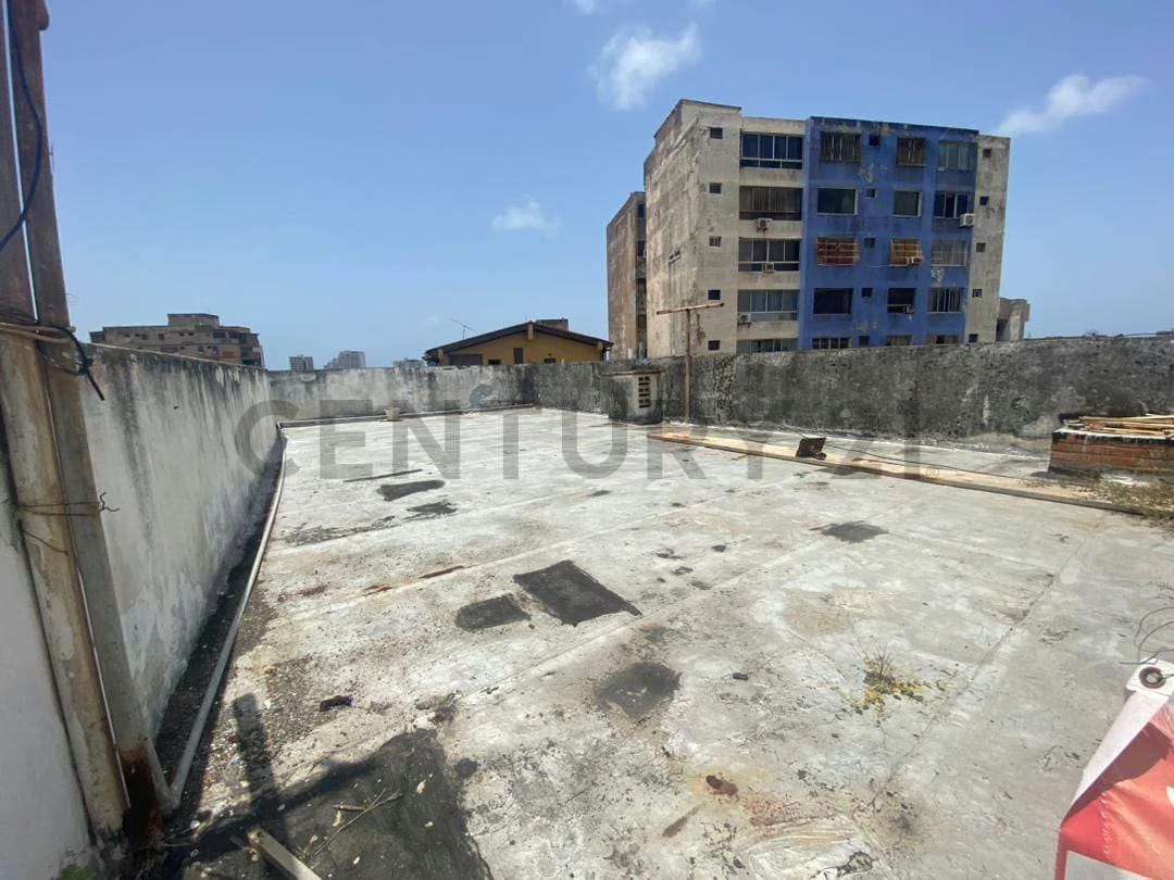 Edificio de 3 niveles en Av. 4 de Mayo, Porlamar, Margarita - 10