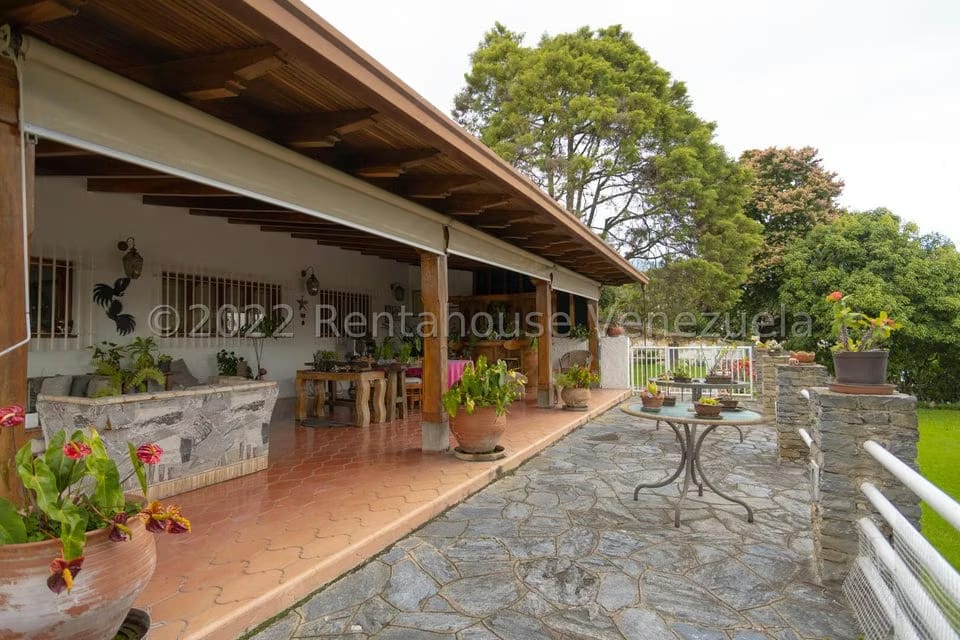 Casa (Multipes Niveles) en Venta en Cumbres de Curumo, Distrito Metropolitano - 11