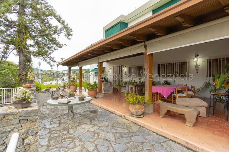 Casa (Multipes Niveles) en Venta en Cumbres de Curumo, Distrito Metropolitano - 18