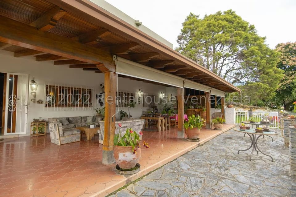 Casa (Multipes Niveles) en Venta en Cumbres de Curumo, Distrito Metropolitano - 22
