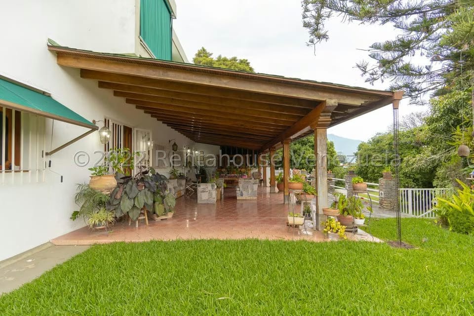 Casa (Multipes Niveles) en Venta en Cumbres de Curumo, Distrito Metropolitano - 23