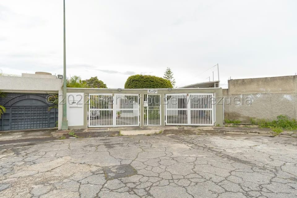 Casa (Multipes Niveles) en Venta en Cumbres de Curumo, Distrito Metropolitano - 4