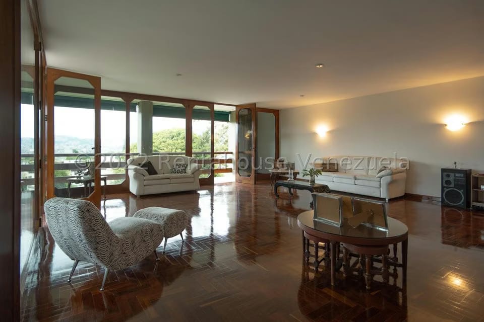 Casa (Multipes Niveles) en Venta en Cumbres de Curumo, Distrito Metropolitano - 31