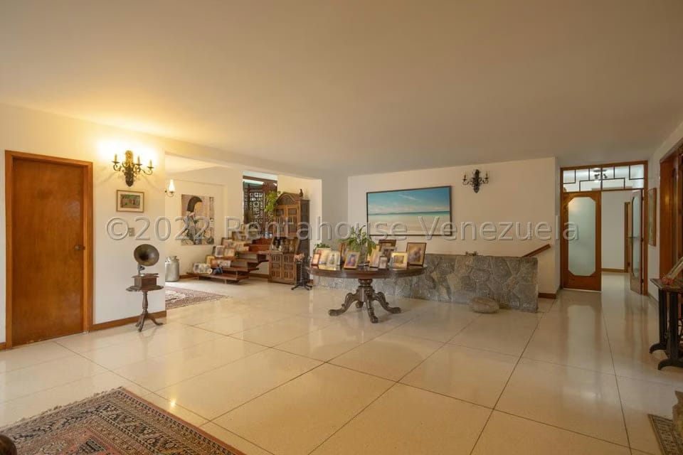 Casa (Multipes Niveles) en Venta en Cumbres de Curumo, Distrito Metropolitano - 32
