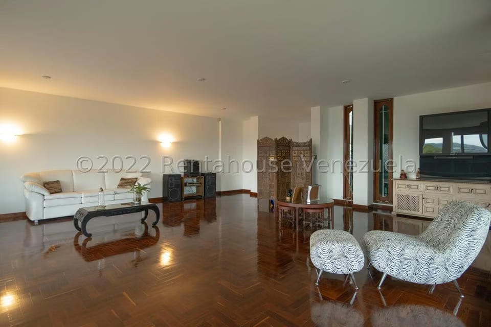 Casa (Multipes Niveles) en Venta en Cumbres de Curumo, Distrito Metropolitano - 36
