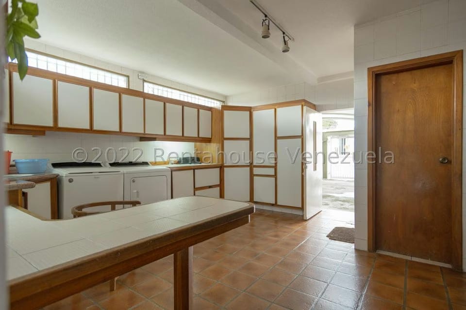 Casa (Multipes Niveles) en Venta en Cumbres de Curumo, Distrito Metropolitano - 46