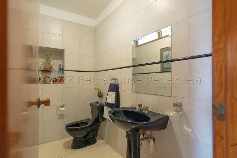 Casa (Multipes Niveles) en Venta en Cumbres de Curumo, Distrito Metropolitano - 47