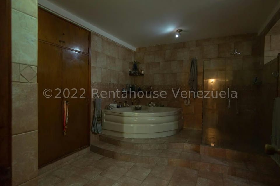 Casa (Multipes Niveles) en Venta en Cumbres de Curumo, Distrito Metropolitano - 49