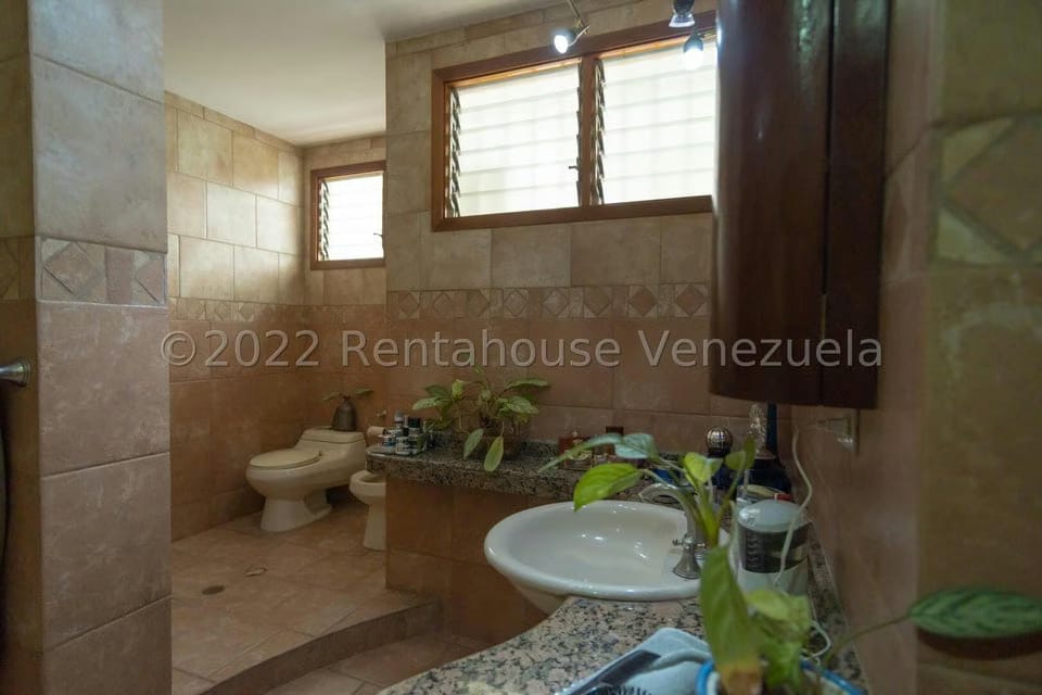 Casa (Multipes Niveles) en Venta en Cumbres de Curumo, Distrito Metropolitano - 50