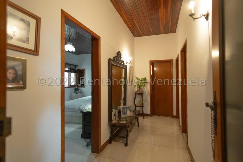 Casa (Multipes Niveles) en Venta en Cumbres de Curumo, Distrito Metropolitano - 63