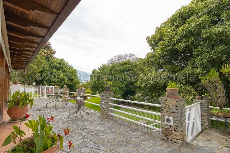 Casa (Multipes Niveles) en Venta en Cumbres de Curumo, Distrito Metropolitano - 74