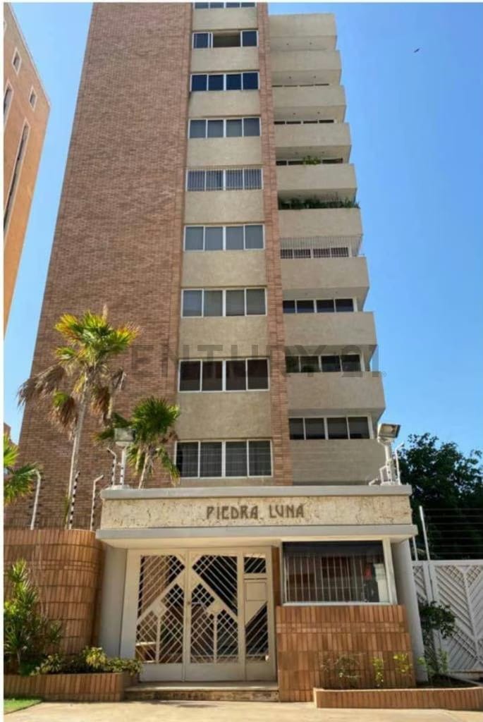 Alquiler Apartamento edif. Piedra Luna, en la Lago, Maracaibo con Planta y Pozo