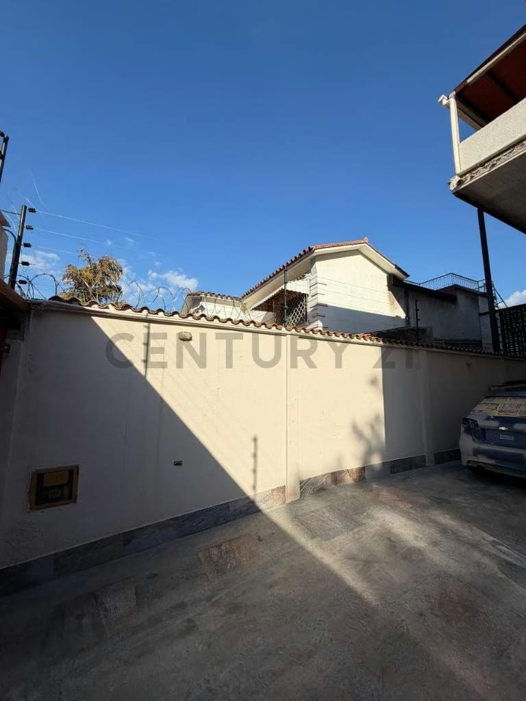 Casa En Vista Alegre 10ha/8ba/4pe 738mts2 - 28