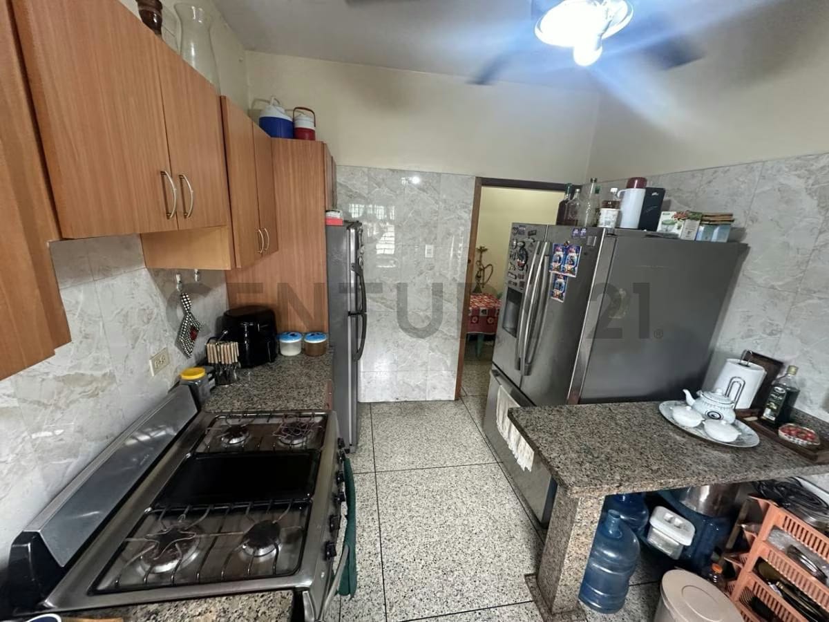 Edificio de Apartamento y Local Comercial en Maracaibo - 14