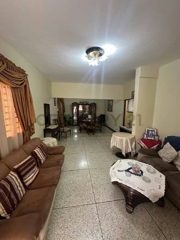 Edificio de Apartamento y Local Comercial en Maracaibo - 18