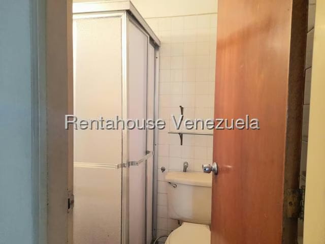 Apartamento (1 Nivel) en Alquiler en Valle Abajo, Distrito Metropolitano - 18
