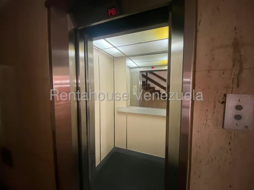 Apartamento (1 Nivel) en Venta en Los Samanes, Distrito Metropolitano - 11