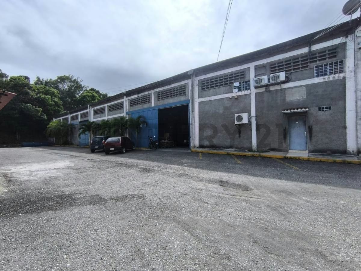 Venta de Galpón de 1527,15 m² en Guatire